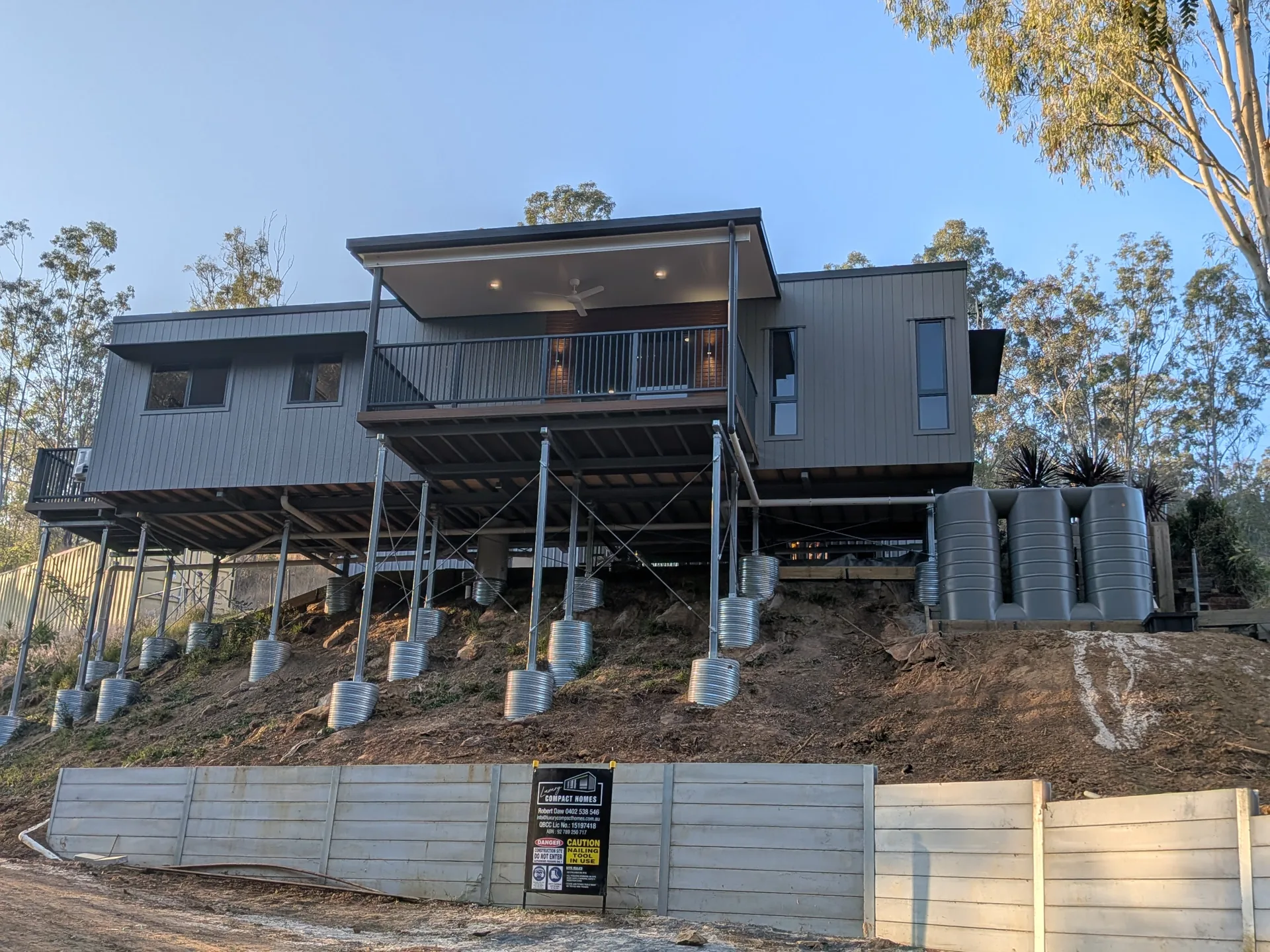 Modular residence on a sloping site at Kooralbyn